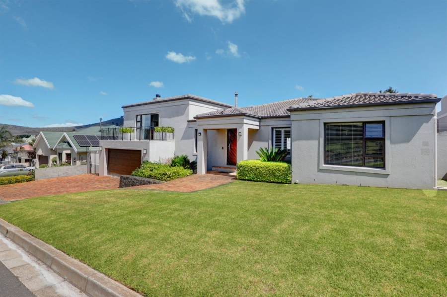 5 Bedroom Property for Sale in Van Riebeeckshof Western Cape